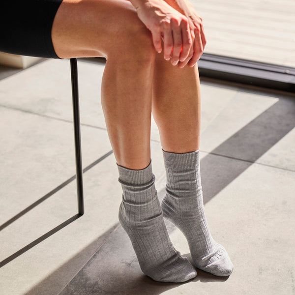Lysegrå bambus strømper