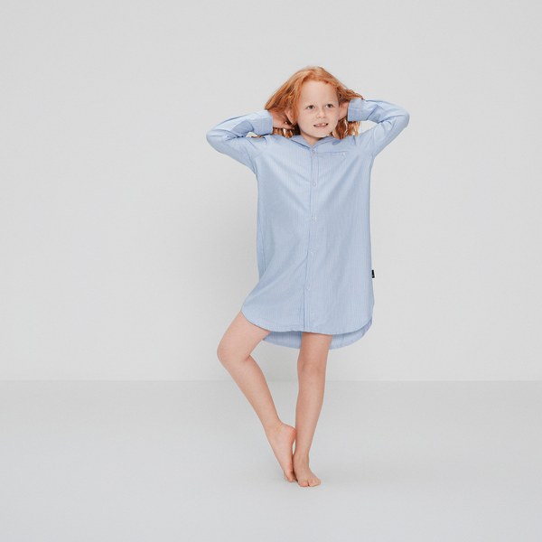 Lyseblå stribet lang bambus natskjorte