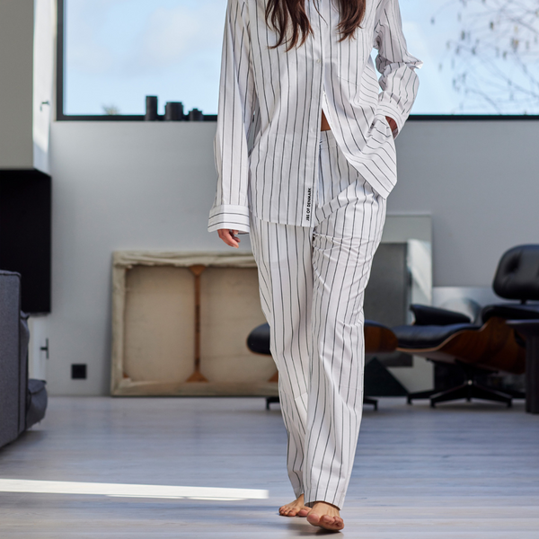 Hvide bambus pyjamasbukser med smalle grå striber