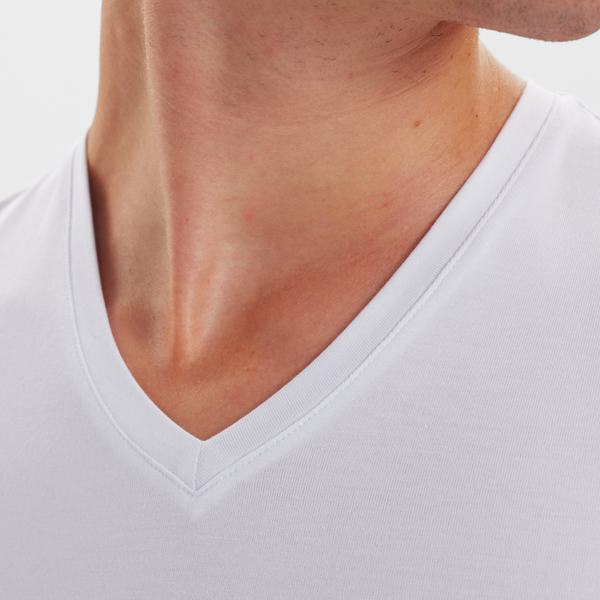 2 hvide slim fit bambus v-hals T-shirts