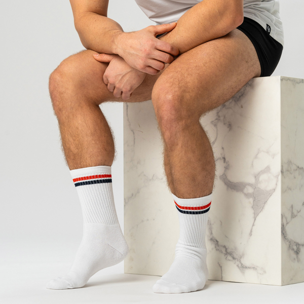 3 par hvide bambus tennissokker med rød/blå striber