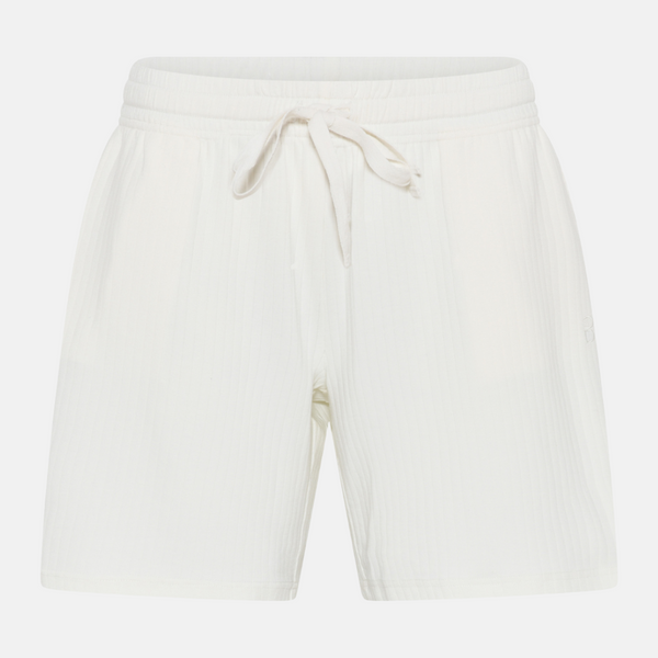 Hvid bambus loungesæt T-shirt og shorts fra CCDK