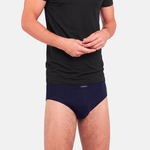 2 pak sort slim fit bambus T-shirt fra Lindbergh – model nærbillede forfra