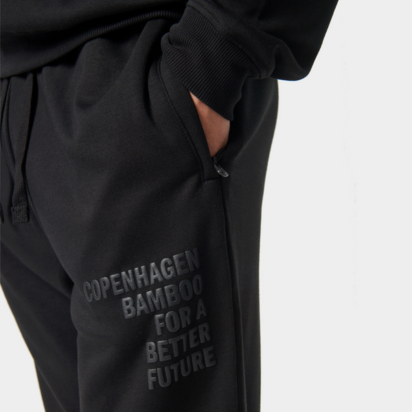 Sort bambus joggingsæt med logo