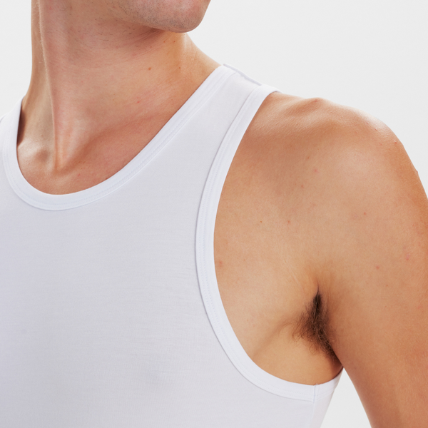 2 hvide bambus tank top