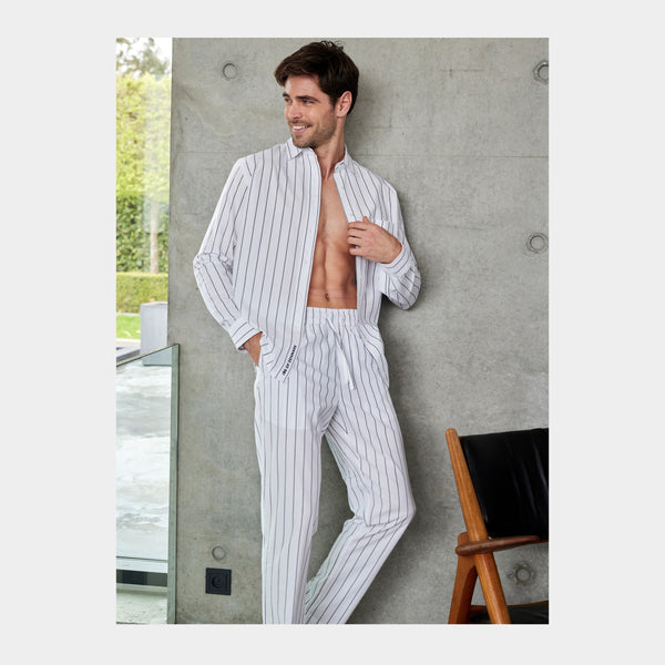 Hvide bambus pyjamasbukser med smalle grå striber