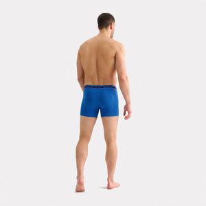 3 pak bambus underbukser i mørkeblå/lyseblå/sort fra JBS, blåt par på model bagfra i helfigur