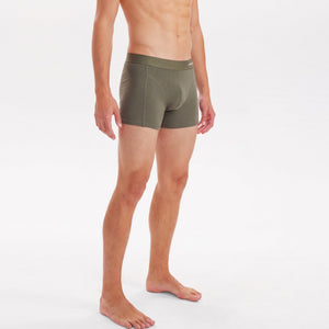 3 pak bambus underbukser i oliven/grøn/navy fra Jack & Jones, oliven par på model skråt forfra
