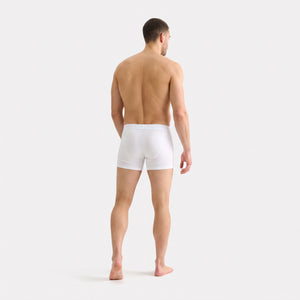 3 pak bambus underbukser i hvid/grå/sort fra Jack & Jones, hvidt par på model bagfra i helfigur